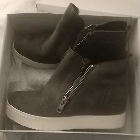 Shoes - Picture 2 of 2